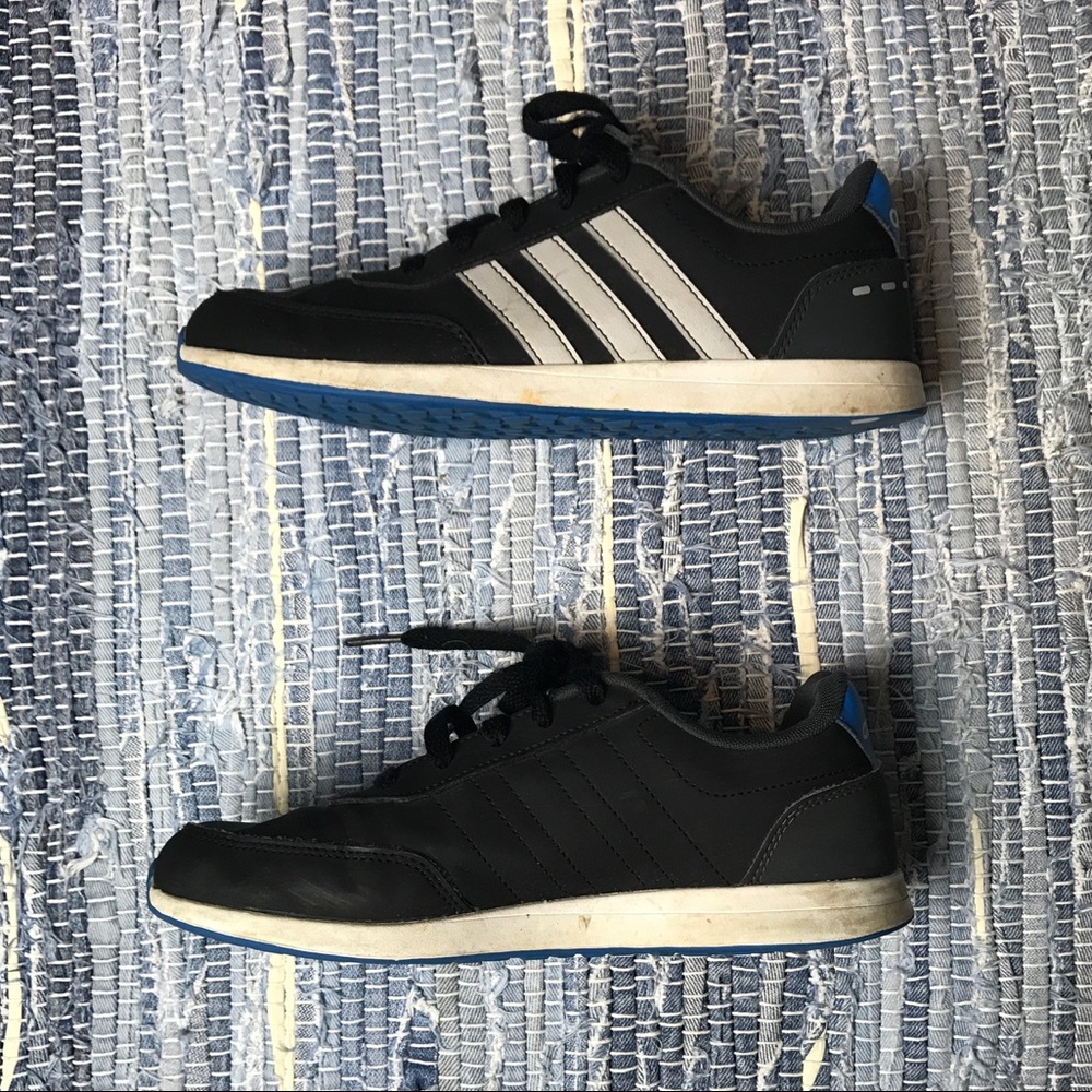 ADIDAS sneakers, Women’s sz 6/Men’s sz 5
